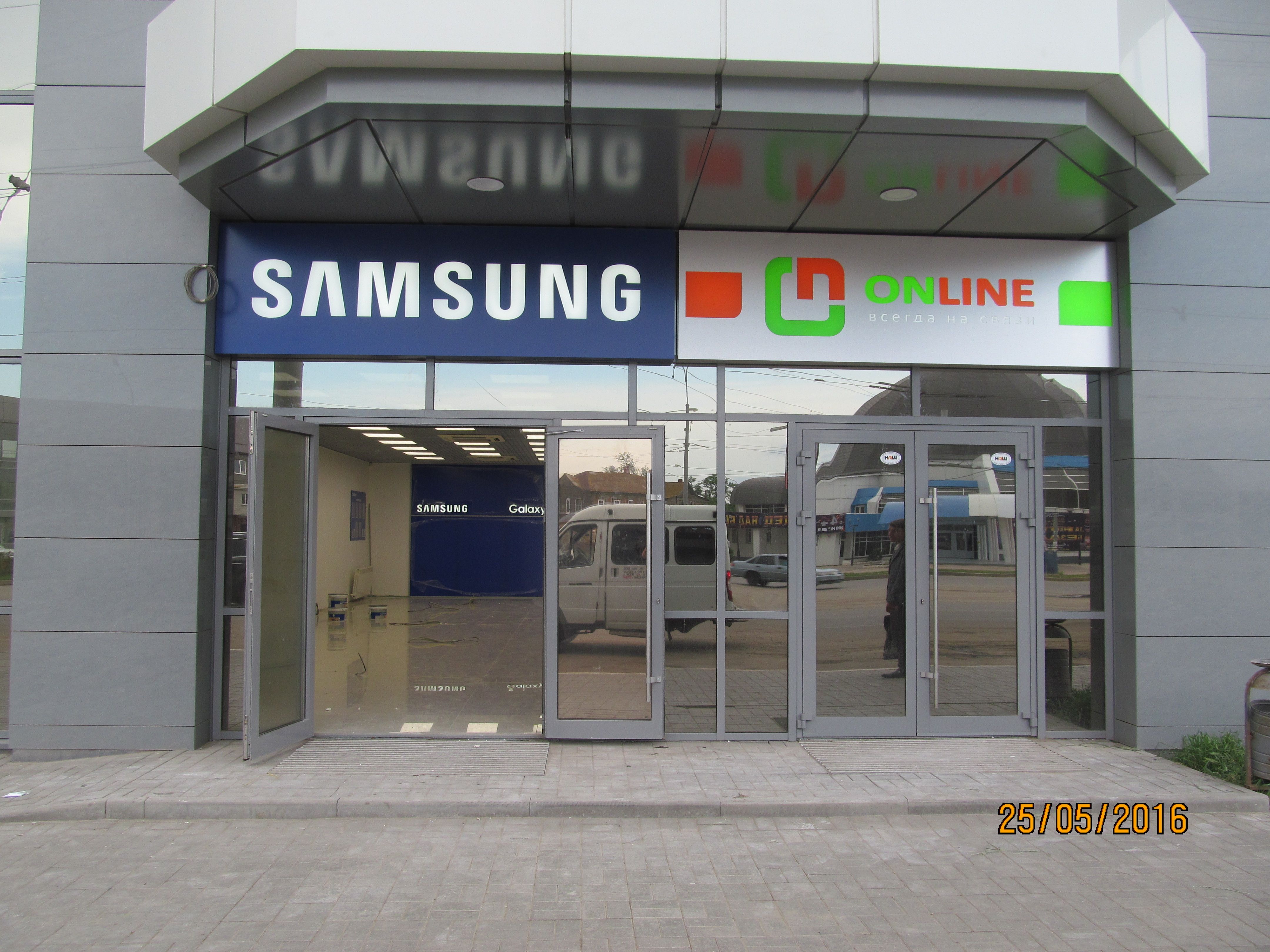Комплексное оформление салона Samsung